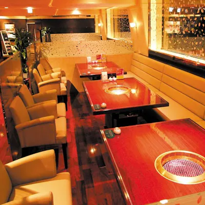 落ち着いた雰囲気の店内