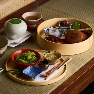 彩り豊かな茶甘味とこだわりの器。五感で味わう、京町家茶寮の贅沢なおもてなし