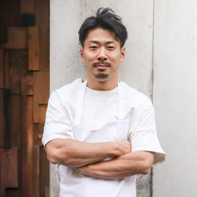 星付き店で培った確かな技と自由な発想が生む、独創的な一皿と本格窯焼きピッツァ