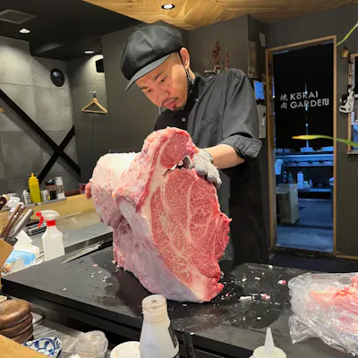 熟練の職人が届ける、店主厳選の極上焼肉と手仕事の味わい