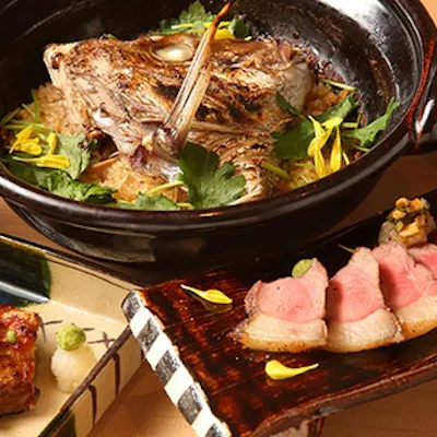 旬の息吹を映す「おまかせコース」。旨味溢れる名物・鯛の土鍋ご飯