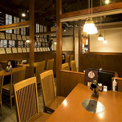 落ち着いた雰囲気の店内