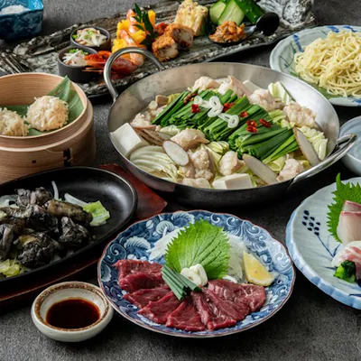 旬の刺身や馬刺し、〆の鯛茶漬けまで。九州の名物を凝縮した豪華コース