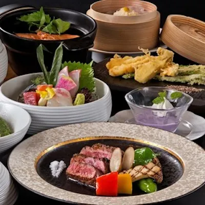 旬の味覚を映す創作和食と絶品天麩羅。豊富なお酒と味わう極上コース