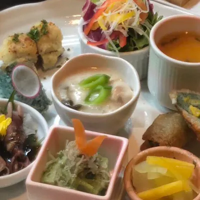 ランチからディナーまで多彩なメニュー