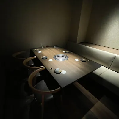 シックな個室を完備した寛ぎの空間。デートや大切な接待・会食に最適