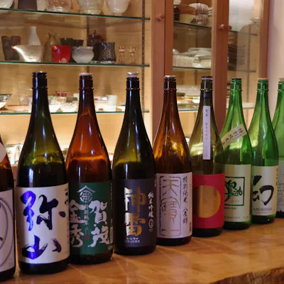 ソムリエ資格を持つ店主が厳選。50種以上の地酒と和食の響宴