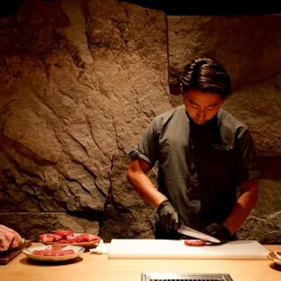熟成庫で旨味を引き出した熟成肉