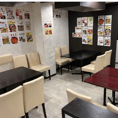 肩ひじを張らず、気軽に立ち寄れる明るい店内