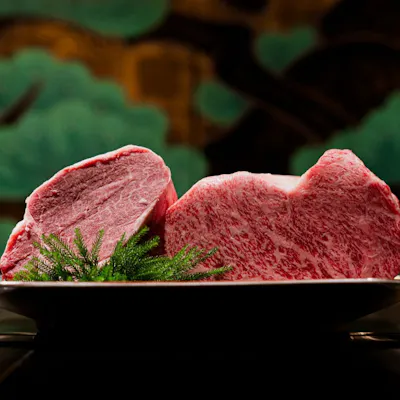 神戸牛と山形牛、世界に誇る銘牛による鉄板焼きステーキ