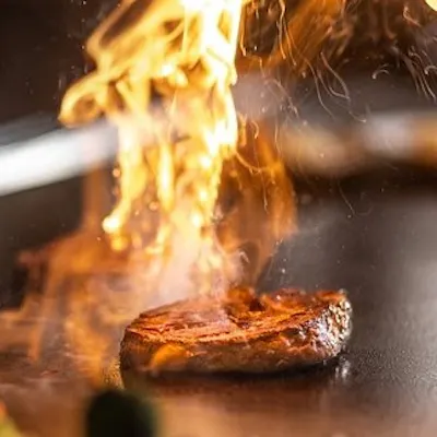 二つの銘牛を一度に愉しむ、贅沢な食べ比べ