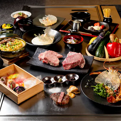 部位ごとの魅力を堪能。特別な時間を彩る贅沢な「神戸牛食べ比べ」