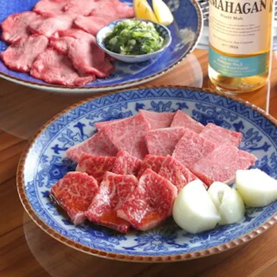 こだわりのお肉を焼きたてで堪能