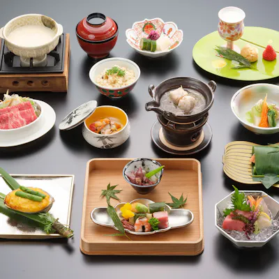 四季折々の味覚を鮮やかに描く、職人技が光る繊細な和食