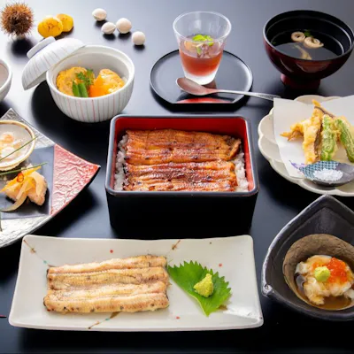 天保三年創業。一子相伝の秘伝のタレと厳選された鰻が織りなす極上の味わい