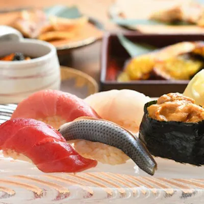 全国から厳選した食材で彩る、鮨と和食