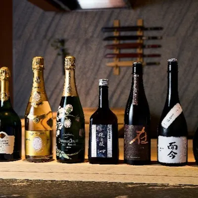 鮨の味わいを引き立てる、酒とのひととき
