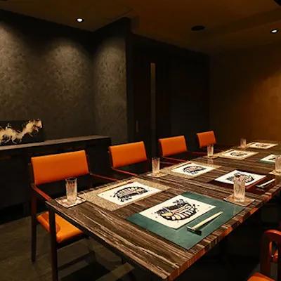 ハレの日に彩りを添える一席。華やかなコース料理で紡ぐ大切な方との記念日