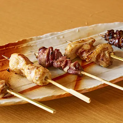 香ばしい薫りの藁焼きとこだわりタレで味わう鮮度抜群の本格炭火焼き鳥