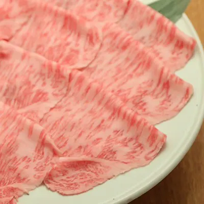 極上の和牛、至福のすき焼き体験