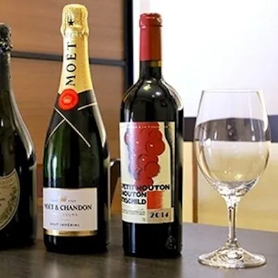 日本酒や焼酎、ワインから銘柄ウイスキーまで揃う豊富なドリンク