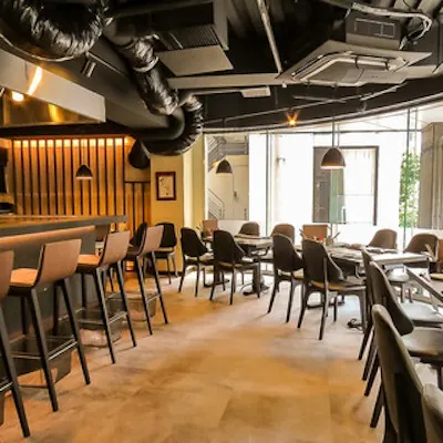 深夜まで楽しめる、麻布十番の鉄板料理店