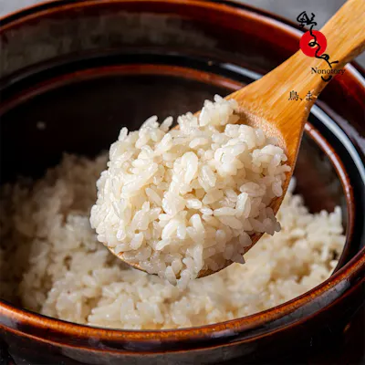 紀州備長炭で仕立てる至高の丹波黒どり焼き鳥と、出汁香る贅沢な鶏土鍋ご飯