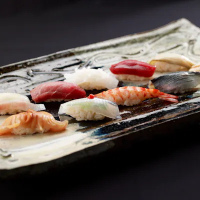 漁港直送の地魚と赤酢シャリが織りなす逸品
