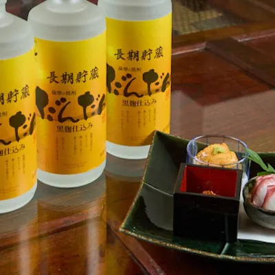全国各地から厳選した銘柄が揃う。お料理に寄り添う芳醇な地酒