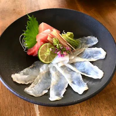 市場直送の極上鮮魚と自慢の逸品。料理長が手掛ける極上のひと皿