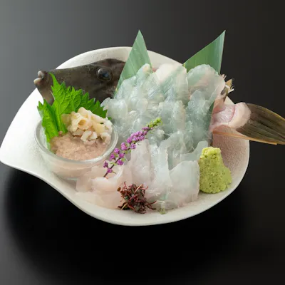 生簀から捌く、鮮度際立つ活魚料理