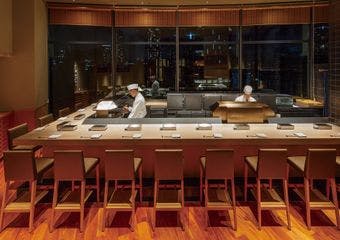 1954年創業、神田駿河台「山の上ホテル」と時を同じくして開店した「てんぷら 山の上」。ホテルと同様に愛され続けた味は今でも受け継がれています。