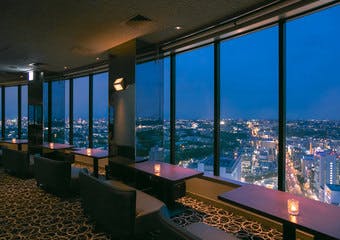 新横浜エリアナンバー1の高さを誇る「新横浜プリンスホテル」の最上階地上150mのカクテルラウンジです。