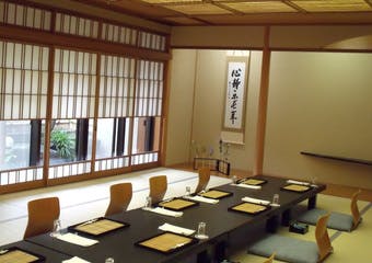 歴史が映える閑静な岡崎の地で、明治32年の創業から京料理ひとすじに時を重ねる京料理・六盛。おかげさまで創業120周年を迎えました。