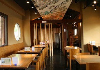 清水寺から円山公園に通じる“ねねの道”の中程、高台寺塔頭・圓徳院山中に当店はございます。 京湯葉料理など、京の味をご堪能いただけます。