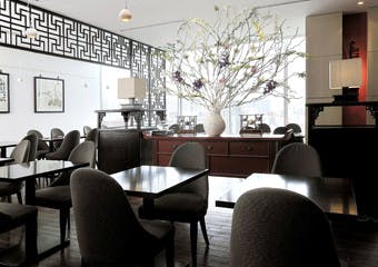 2005年、代々木上原にオープンしすぐ予約の取れないレストランに。2010年銀座三越に念願の2号店をオープン。