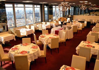 千住のランドマーク「東京芸術センター」施設内20階に位置するフレンチレストラン「タピルージュ」その圧倒的な眺望と美食で人気を集めています。