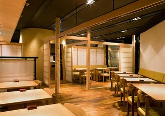 JR大阪駅直結。ホテルグランヴィア大阪直営のカジュアルな和食店舗です。昼は御膳料理。夜は一品料理。飲み放題付きプランもご用意しております。