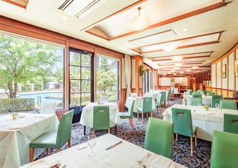 鉄板焼、フレンチ・和洋会席の3つの顔をもつレストラン　個室も完備しており、大切な方とのご会食など幅広くご利用いただけます。