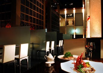 デザイナー橋本夕紀夫氏による美麗空間で、各種メディアにも取り上げられた「銀座の巨匠」中野雅之の本物の中国大陸料理をご堪能下さい。