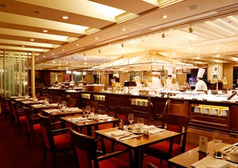 日本で初めて好きなものを好きなだけ味わう「バイキング」という食のスタイルを生みだした帝国ホテルのブフェレストランです。