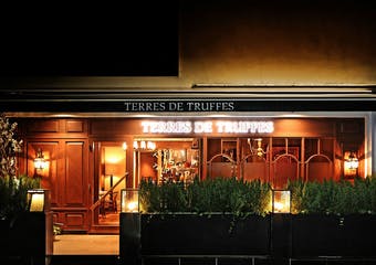 「テール・ド・トリュフ 東京」は、フランス料理をベースに、トリュフの魅力を最大限にいかしたお料理を提供する、トリュフ料理専門店です。