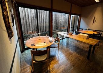 京都と奈良の県境の木津川市に日本全国からここにしかない料理を目指してゲストが集まるレストラン。
