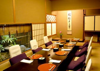 京都に伝わる日本料理の伝統を受け継ぎながら、そこに新しいエッセンスを加え、五感でお楽しみいただける料理をご提供いたします。
