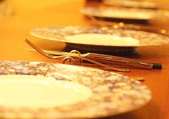 シェフの小川 弘嗣の細やかな技とセンスで、旬食材の味覚を引き出した一皿。美しさと確かな味わいに満ちた、本格フレンチを是非一度ご賞味ください。