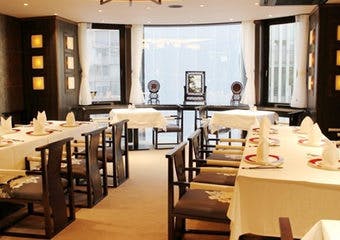 大人のための開放感溢れる上質空間で、中国人スタッフがご提供する、銀座の名に恥じない高いレベルの料理・サービスを。