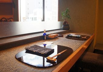 四季にあった季節感漂う食材で基本を大切にしたみのり流「日本料理」を、神戸の大人の隠れ家でゆったりとお愉しみください。
