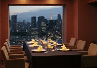 地上120Mの超高層から東京ベイエリア等の都心を一望。旬の食材と職人の技で織り成す本格日本料理会席・しゃぶしゃぶをお楽しみ下さい。
