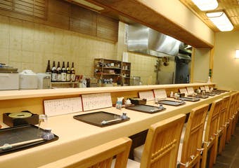 祇園四条駅から徒歩5分。1品1品こだわった京料理をご提供しております。祇園でゆったり贅沢なお時間をお楽しみ下さい。