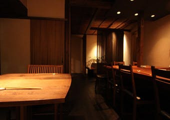 店主 中牟田の地元である九州、福岡の食材を中心に和食・日本料理を提供。日本酒を中心(主に燗酒)に、食と美酒をゆっくりと味わって頂けるお店です。